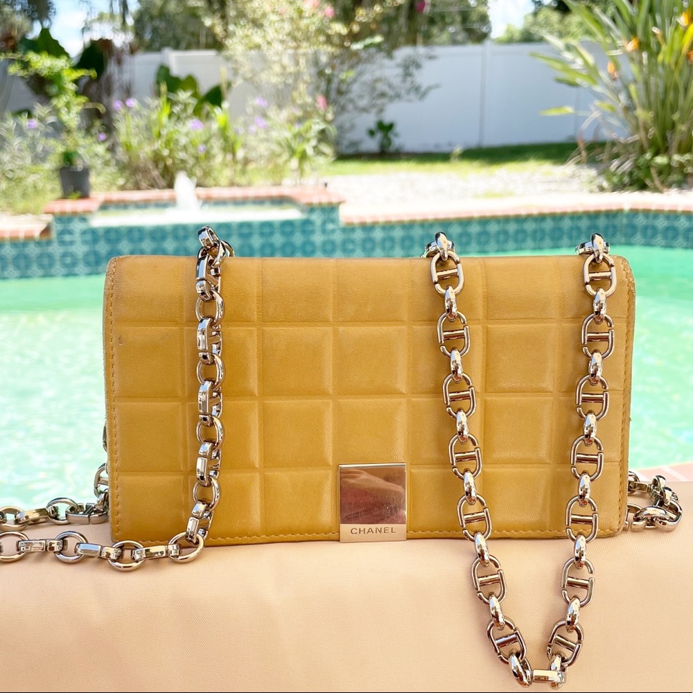 CHANEL Mustard Crossbody Bag with Chain - Picture 8 of 12